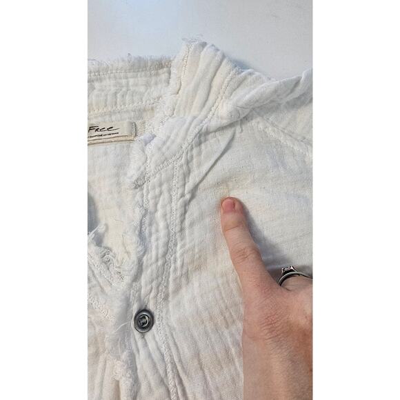 Free people white guazy beachy oversized long sleeve button up w/ pockets Small - Picture 6 of 11